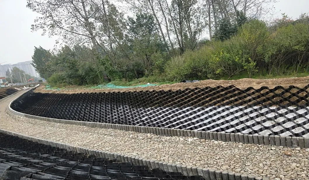 High Honeycomb Black HDPE Geocell Reinforcement Driveway For Road Gravel Stabilizer Grid Retaining Wall Embankment 10