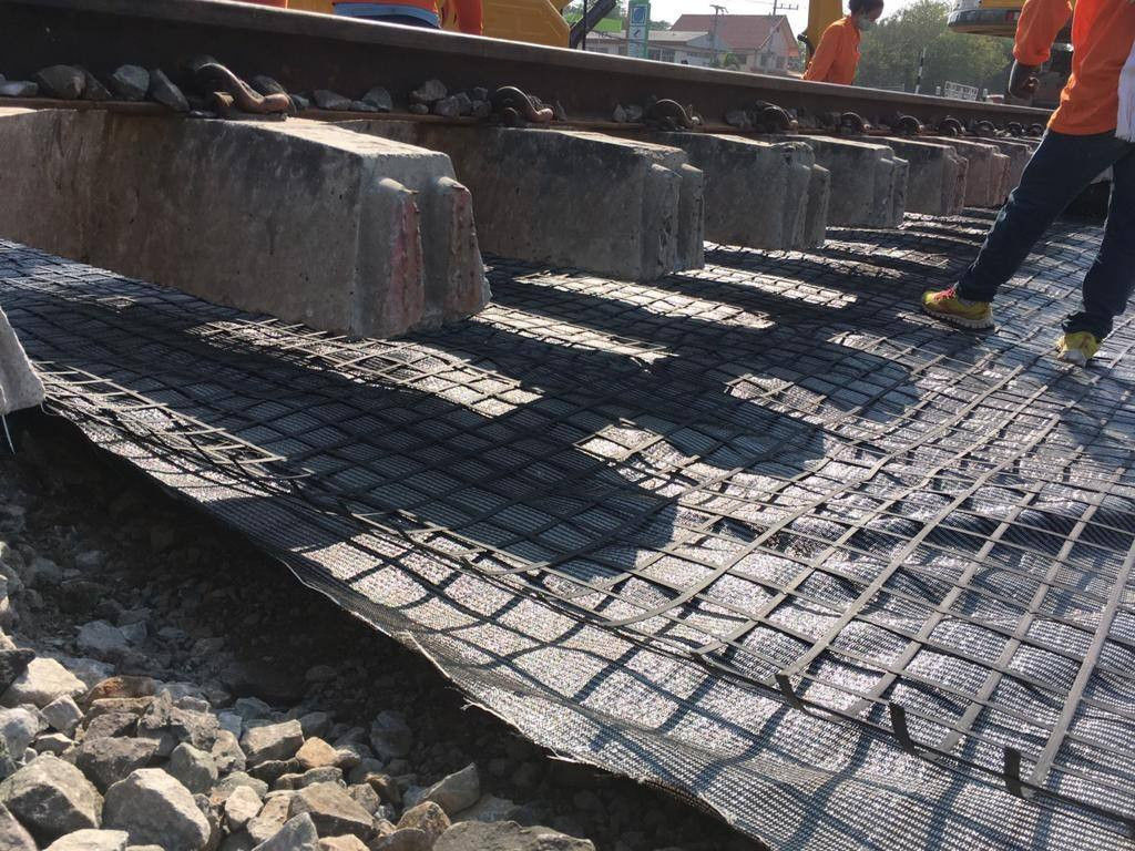 For road railway reinforce Low driveway geo grid price biaxial PET polyester warp knitted geogrid